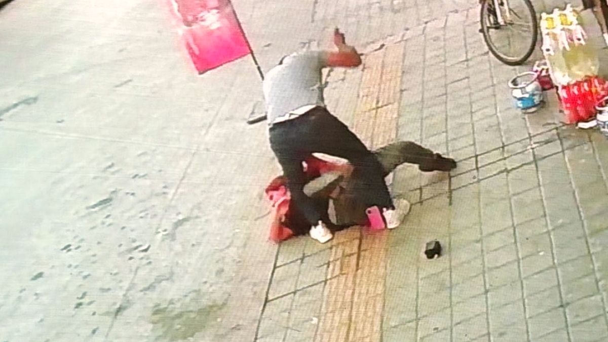 Eski Eş Dehşeti: Kadın Sokak Ortasında Defalarca Bıçaklandı