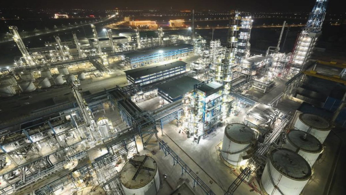 ABD'nin Ekonomik Baskısı Çin'in Enerji Sektörünü Sarsıyor
