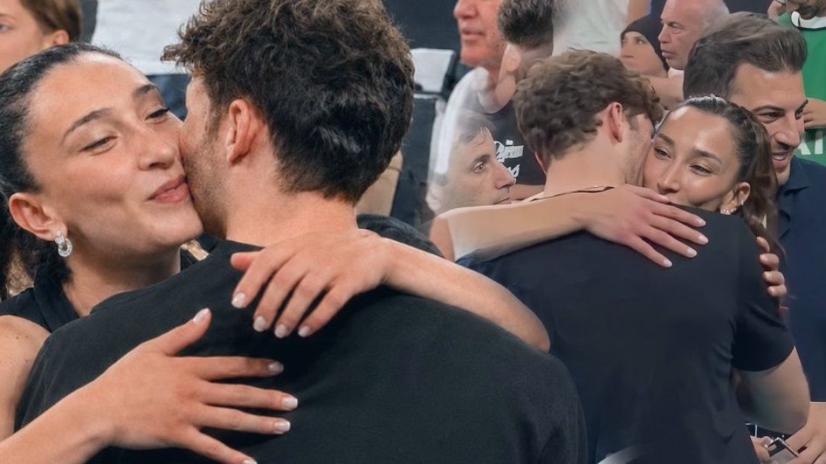 Hande Baladın'dan Slovenya Galibiyeti Sonrası Sevgilisine Romantik Öpücük
