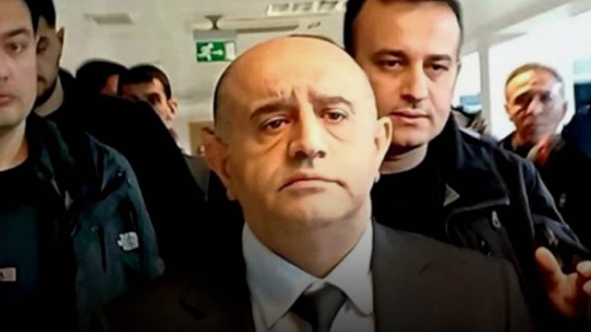 Belediye Başkanlarına Yönelik Davada Karar: Örgüt Lideri Beraat Etti, Siyasi Yasaklar Geldi