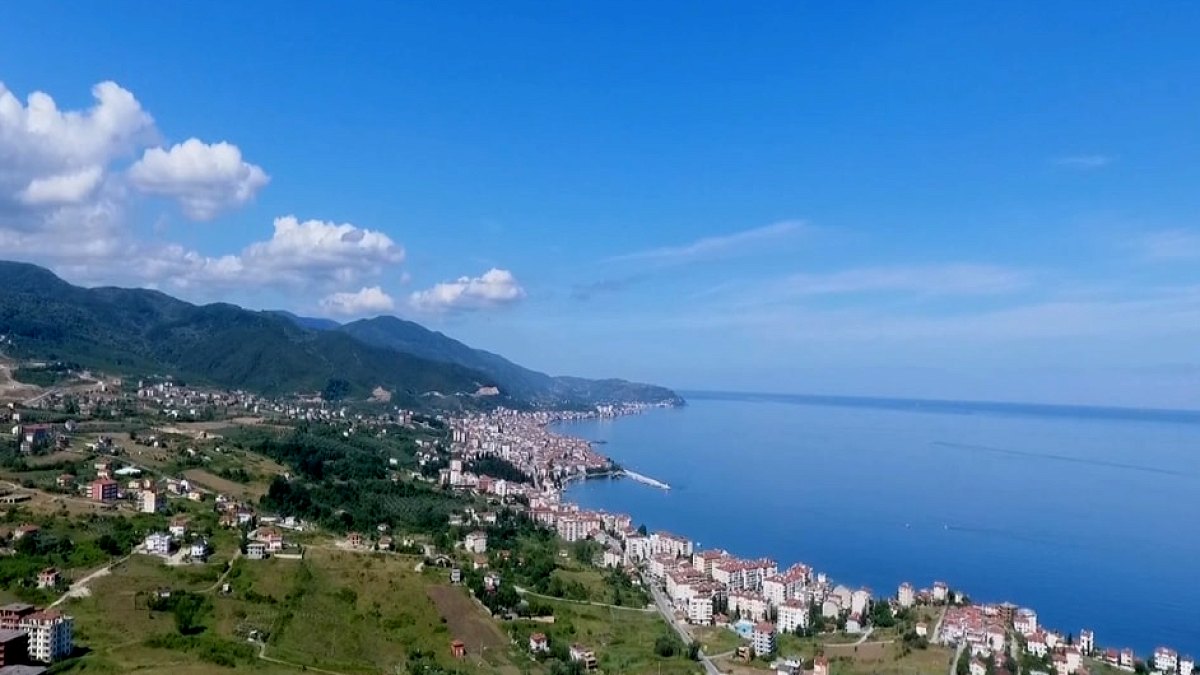 Yaz Sezonunda Çınarcık'a Akın: Nüfus 10 Katına Çıkıyor