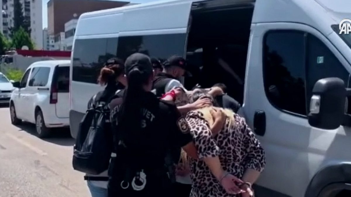 Adana Otogarında Uyuşturucu Operasyonu: 1.5 Kilogram Sentetik Madde Ele Geçirildi