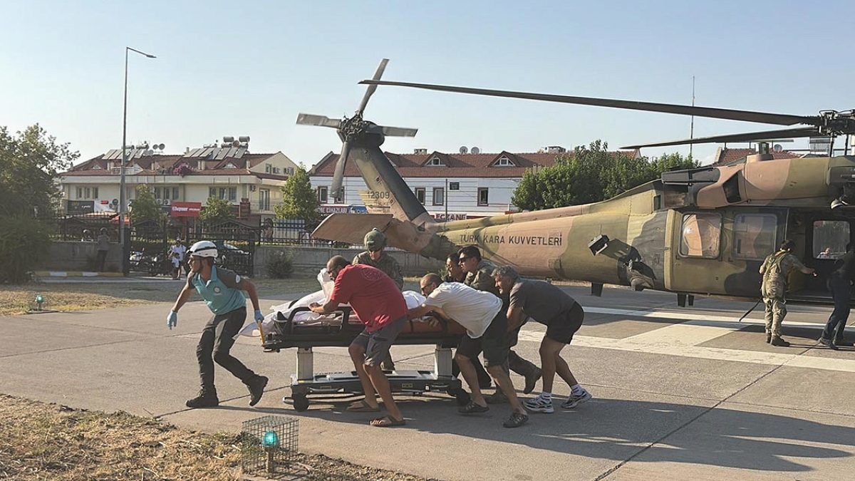 Ölüdeniz'de Yamaç Paraşütü Kazası: Pilot ve Turist Hayatını Kaybetti