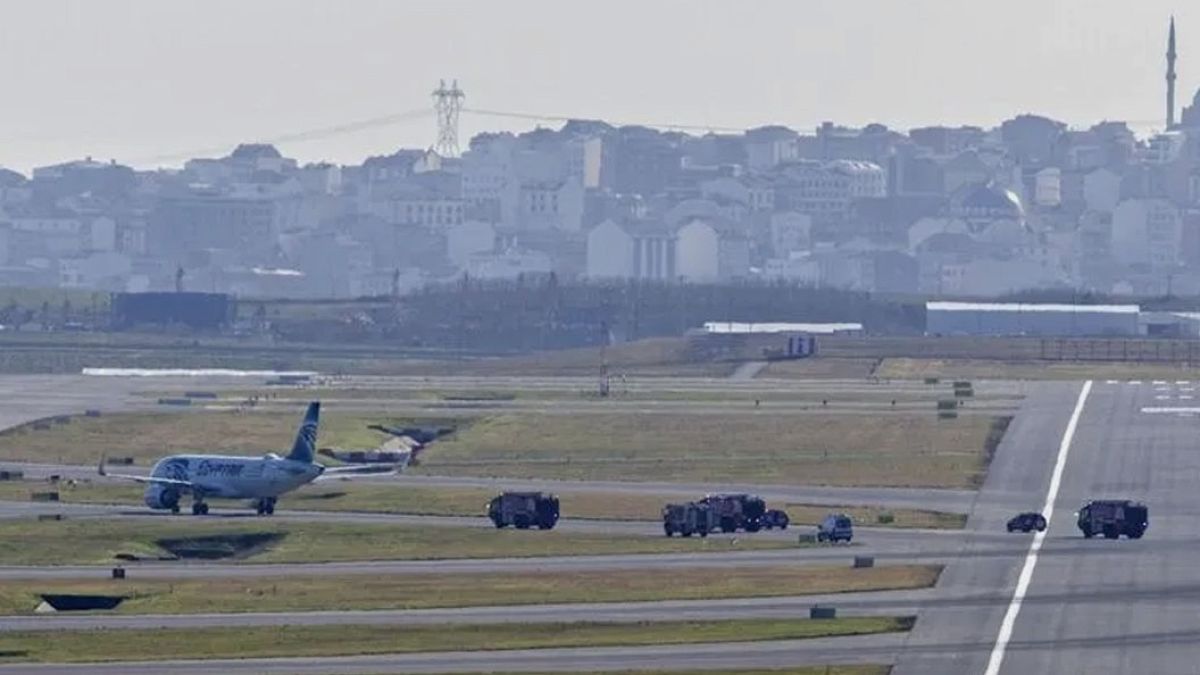 Katar Havayolları Yolcu Uçağı İstanbul'a Acil İndi