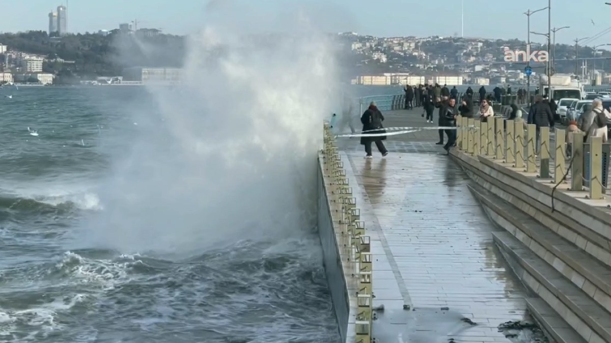 İstanbul'da Cuma Günü Yağış ve Fırtına Bekleniyor: Sıcaklıklar Düşecek