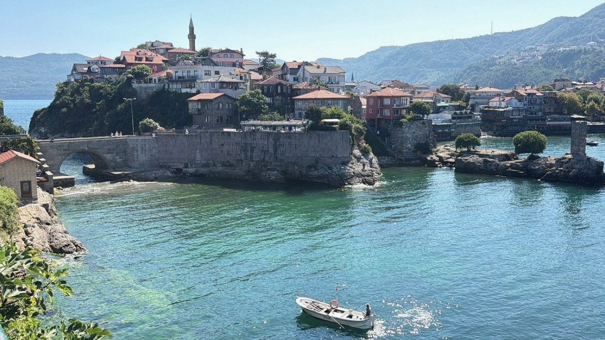 Amasra'da Turizm Patlaması: Sakin İlçe Milyonları Ağırlıyor