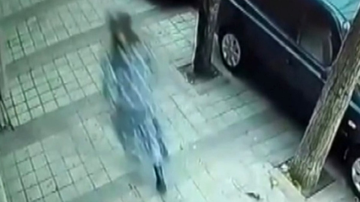 Kadın Kıyafetine Girip Hırsızlık Yaptı, Mahalle Sakinleri Yakaladı
