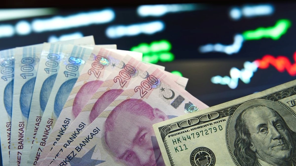 Dolar Rekor Tazeledi: Türk Lirası Tarihi Düşüşte