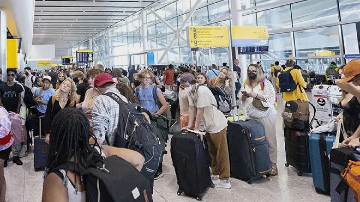 İngiltere Havalimanlarında Dev Veri Sızıntısı: Milyonlarca Yolcunun Bilgileri Tehlikede