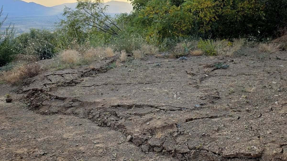 Erzincan'da Heyelan Tehlikesi: 6 Ev Boşaltıldı, Bölge Takipte