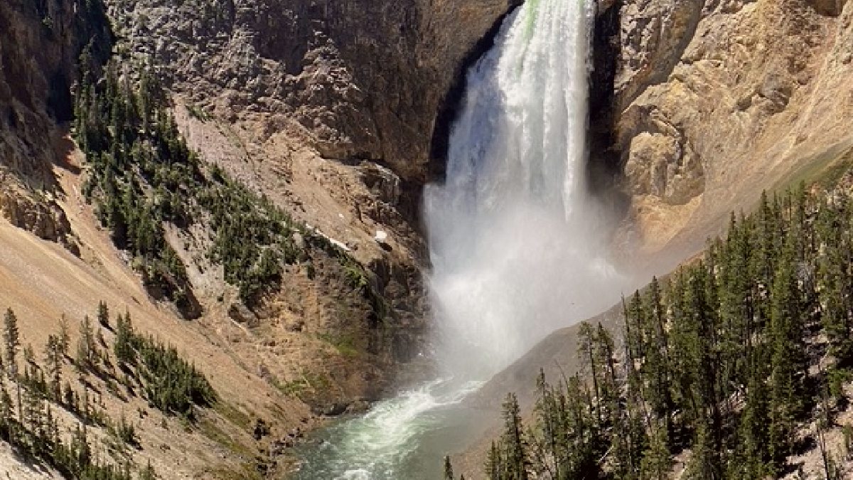Yellowstone'da 150 Yıllık Gizem: Göllerden Gelen Esrarengiz Seslerin Kaynağı Bulunamadı