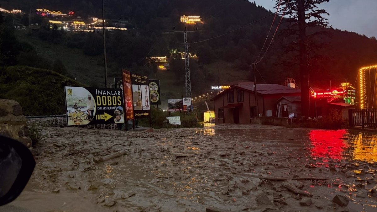 Trabzon'da Ani Sel: Uzungöl'de Yollar Çamur ve Suyla Kaplandı
