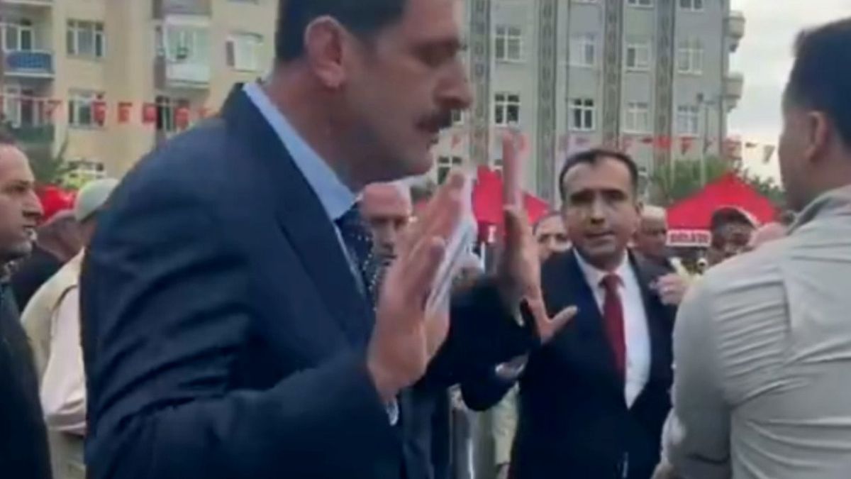 30 Ağustos Töreninde Protokol Krizi: Belediye Başkanı ve Görevli Tartıştı