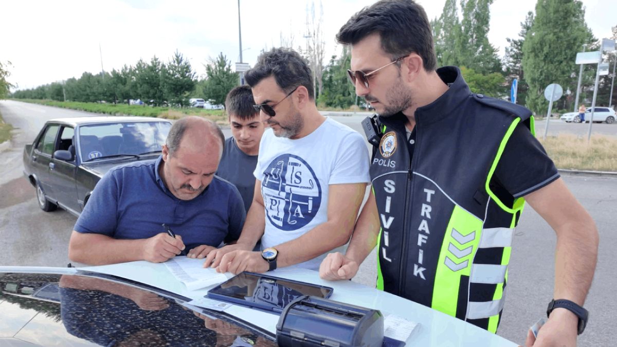 Erzurum'da Korsan Taksi Mücadelesi: İhbar Eden Taksiciye de Ceza Kesildi