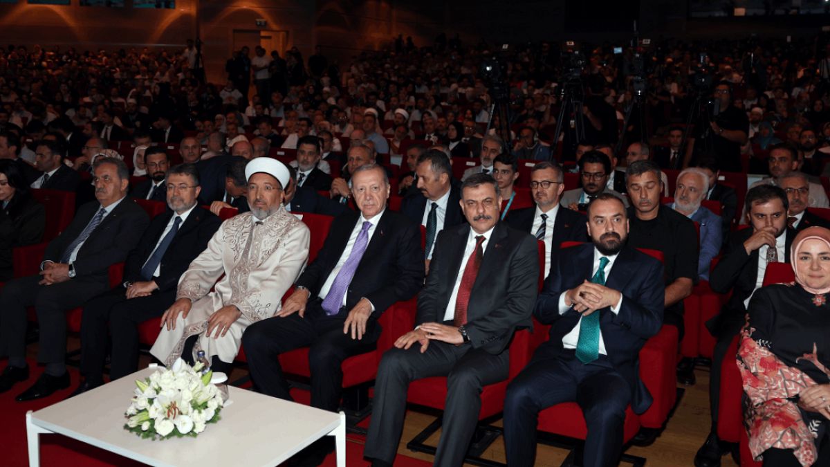 Tarikat İçi Kardeş Kavgası Devlet Etkinliğine Yansıdı