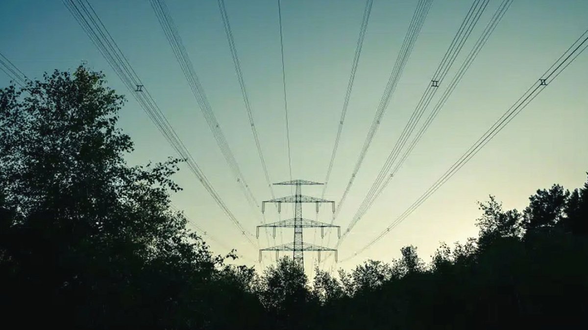 Elektrikte Günlük Fiyatlar Belli Oldu: Zirve ve Düşük Seviyeler Açıklandı