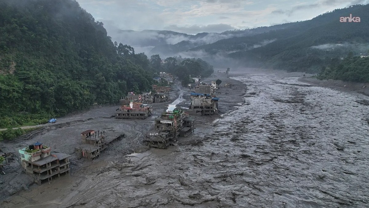 Nepal'de Sel Felaketi: Tünellerde Mahsur Kalan İşçiler İçin Umut Sönüyor