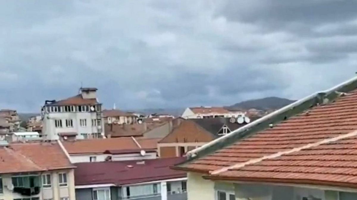 Çorum'da Cami Minareden Yayılan Şarkı Paniği: Lana Del Rey Sesi Duyuldu