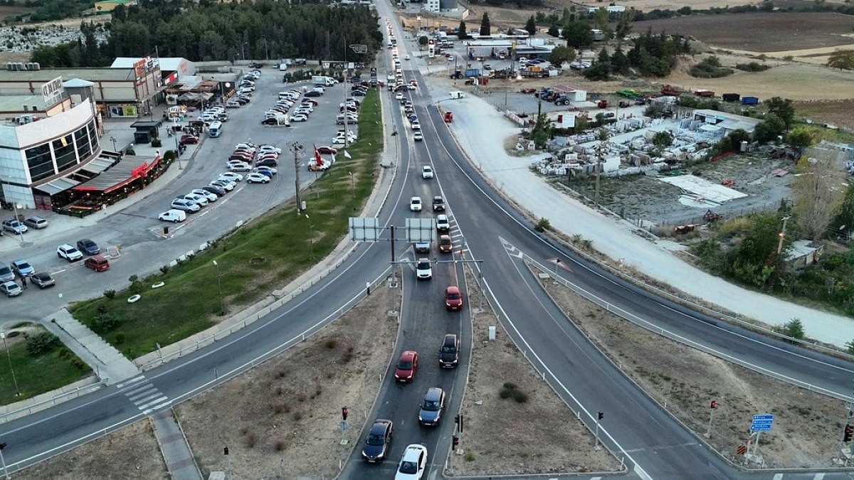 Tatilciler Dönüyor: Sahiller Boşaldı, Yollar Doldu