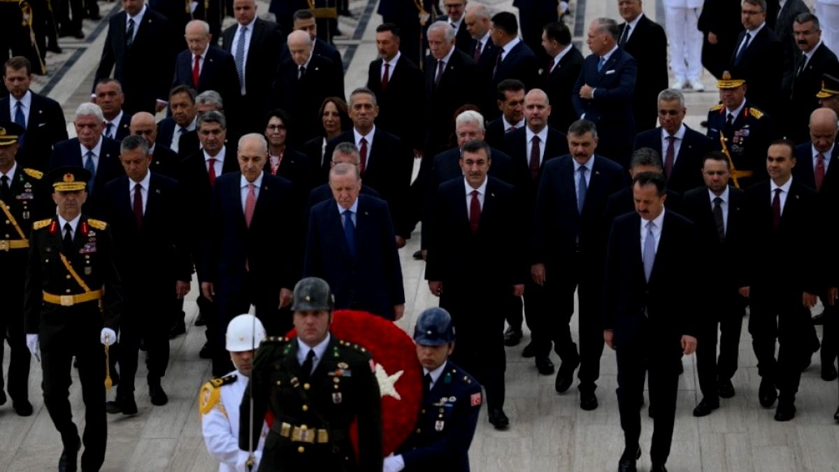 30 Ağustos'ta Anıtkabir ve Cumhurbaşkanlığı Külliyesi'ndeki Farklı Kutlama Yaklaşımları