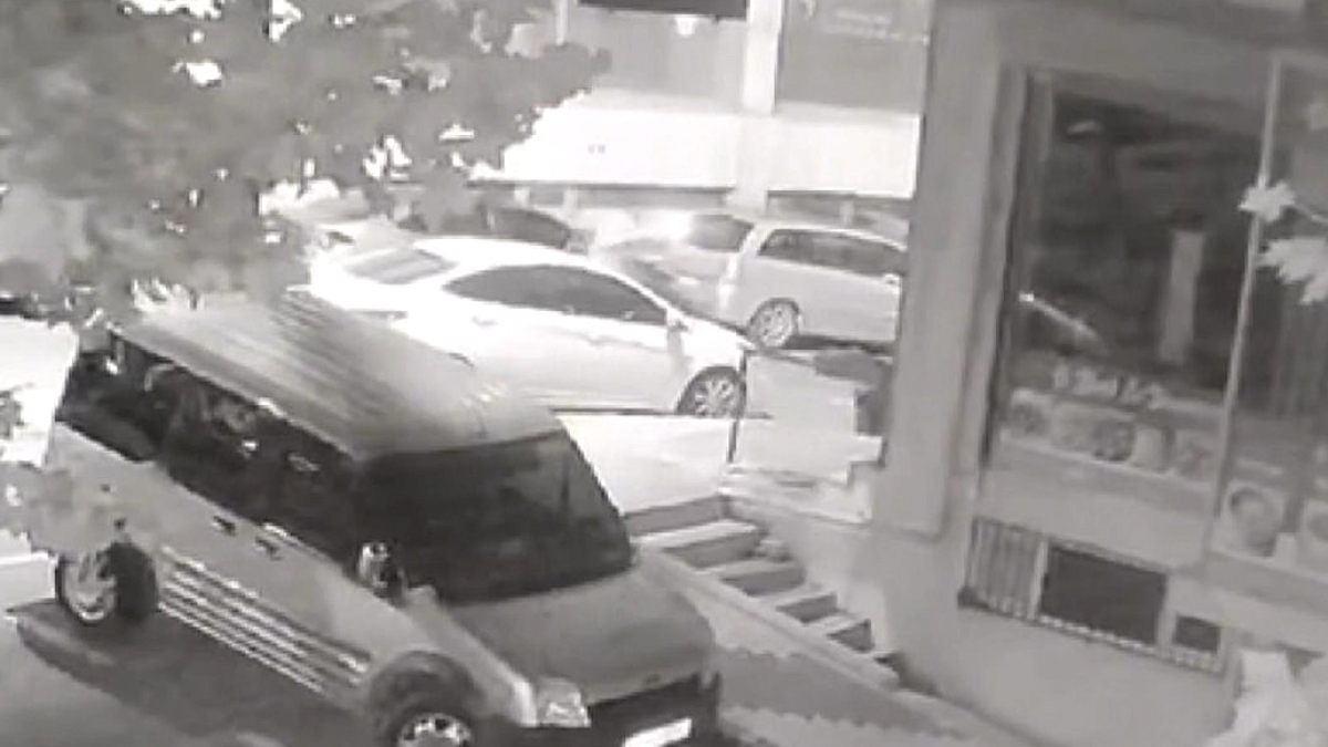 Arnavutköy'de İş Yerine Silahlı Saldırı: 2 Şüpheli Gözaltına Alındı