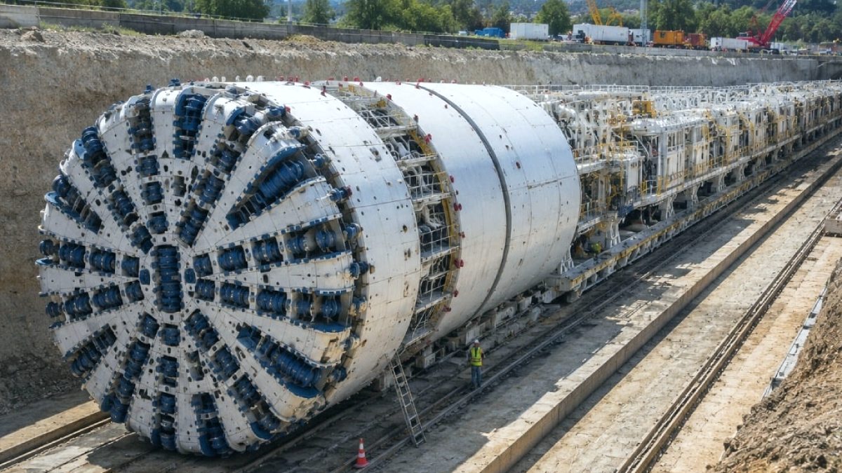 Dev Tünel Makinesi Yangtze Nehri'nin Altını Oyacak: 145 Metre Uzunlukta