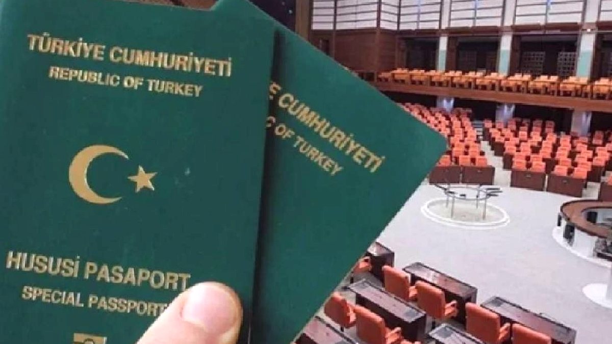 Yeşil Pasaport Düzenlemesi Pilotlar ve Kabin Memurları İçin Rafta Kaldı