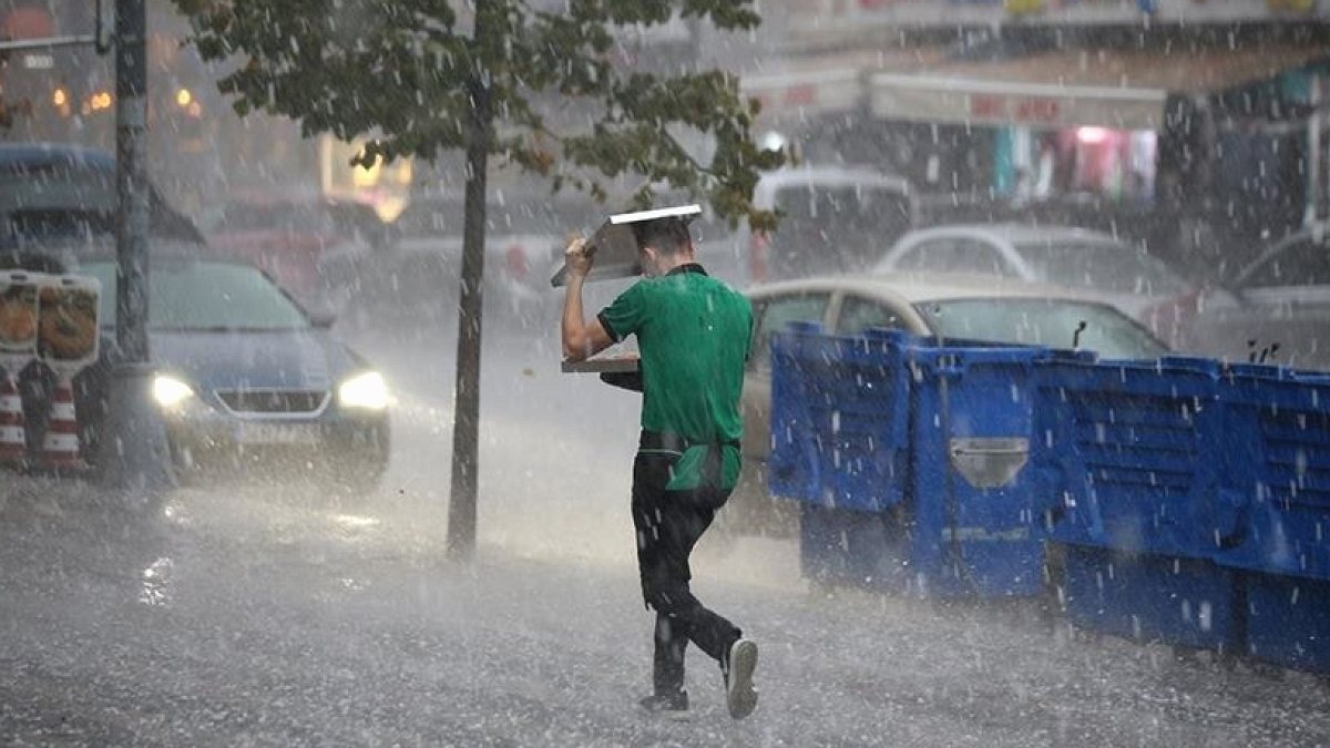İstanbul'da Yazın Ortasında Beklenmedik Değişim: Gök Gürültülü Sağanak Geliyor