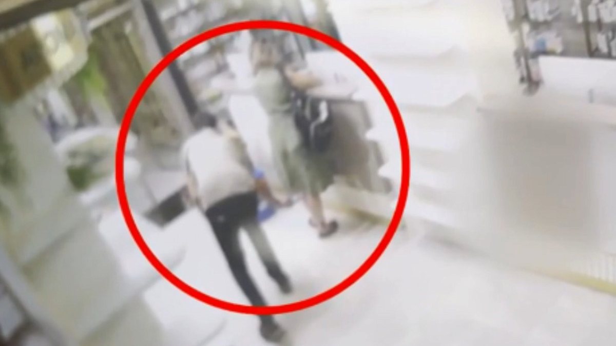 Eczanede Kadın Müşteriye Gizli Fotoğraf Çekimi: Eczacı Suçüstü Yakalandı