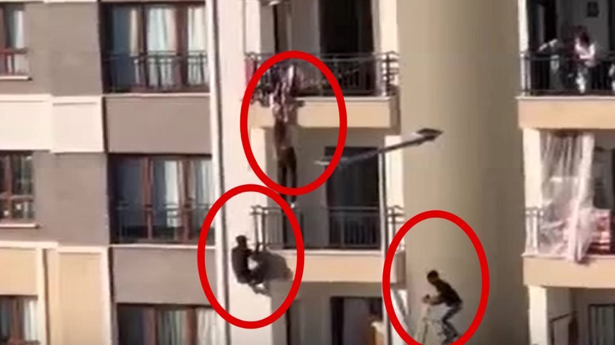 Kahraman Komşudan Mucize Kurtarış: Balkonda Ölümle Burun Buruna Gelen Çocuğu Hayata Tutundurdu