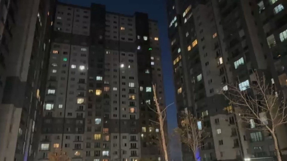 İstanbul'da 28 Katlı Binaya Sıçrayan Yangın: 42 Kişi Dumandan Etkilendi