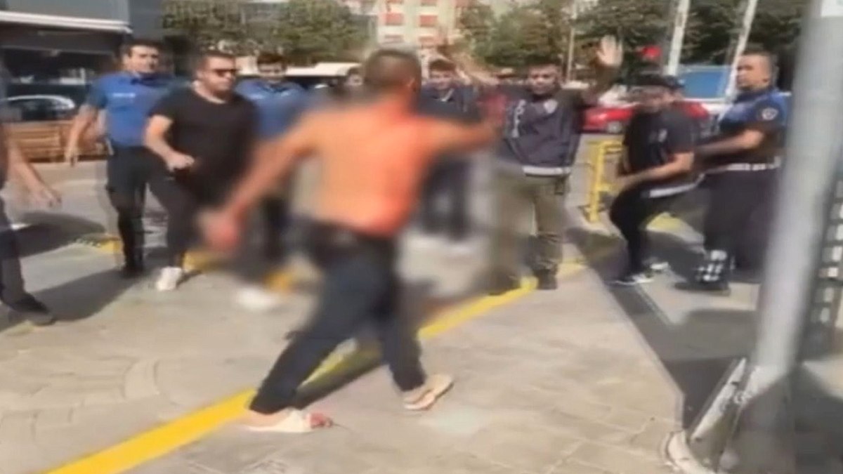 Esenler'de Akılalmaz Olay: Araçla Polisin Üzerine Sürdü, Ardından Bıçakla Tehdit Etti