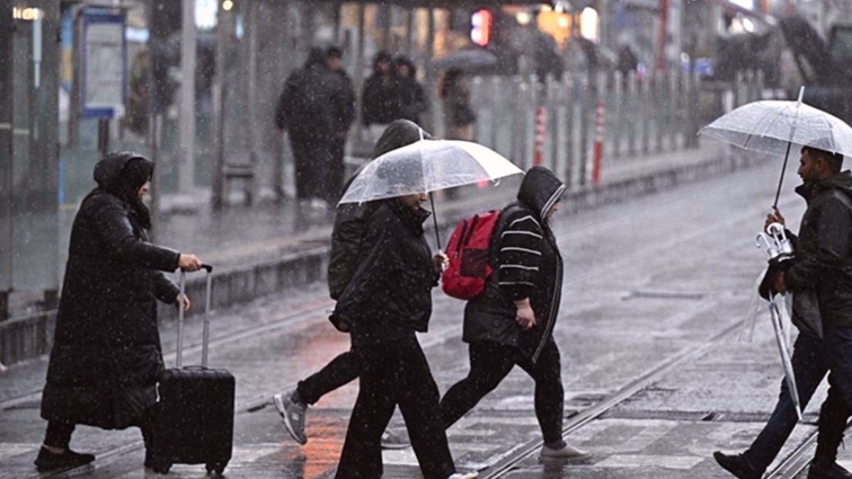 İstanbul'a Gök Gürültülü Sağanak Geliyor: İşte Detaylı Hava Tahmini