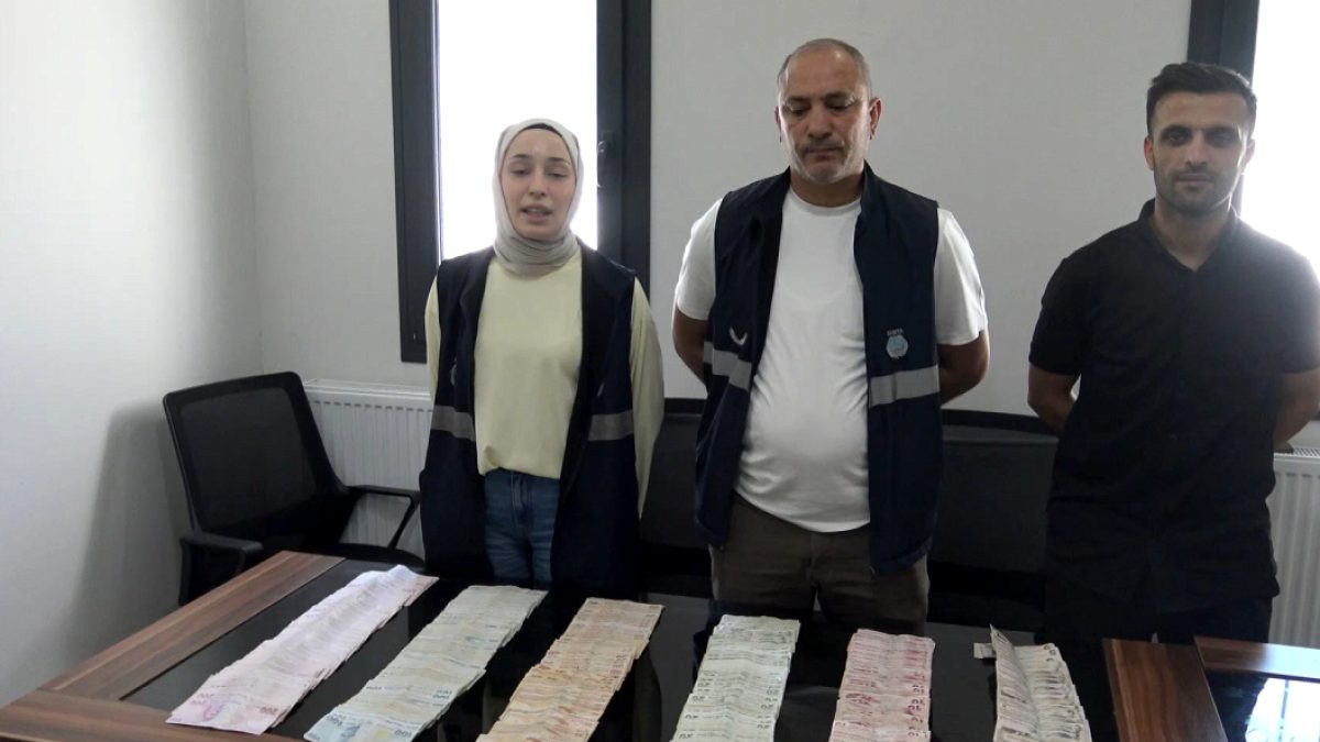 Şanlıurfa'da Dilencilik Yapan Yabancı Uyruklu Şahıstan Şaşırtan Miktarda Nakit Para Çıktı