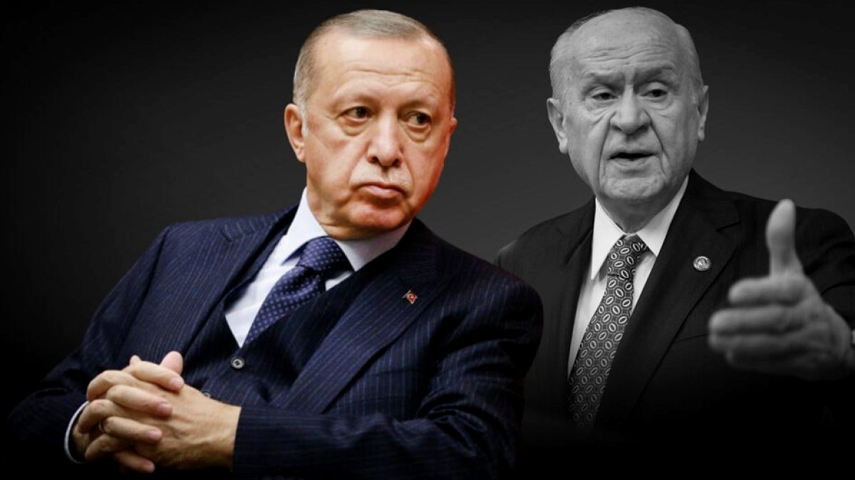 Bahçeli'den Sistem Değişikliği Sinyali: Yeni Anayasa Çağrısı
