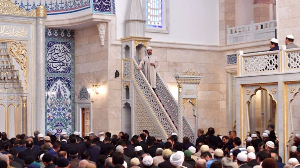Diyanet'ten Gösterişe Karşı Hutbe: Maddeyi Öteleyip Mana Arayın