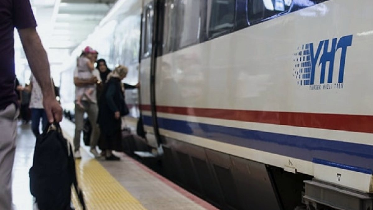 İzmir-Ankara Tren Yolculuğu 3,5 Saate İniyor: Bakan Uraloğlu Müjdeyi Verdi