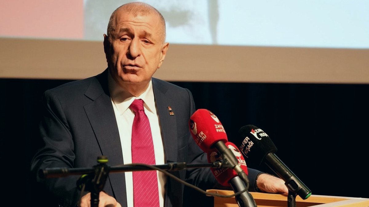 Ümit Özdağ'dan Duygusal Paylaşım: İlk Maaş Hediye Notuyla Gelen Umut