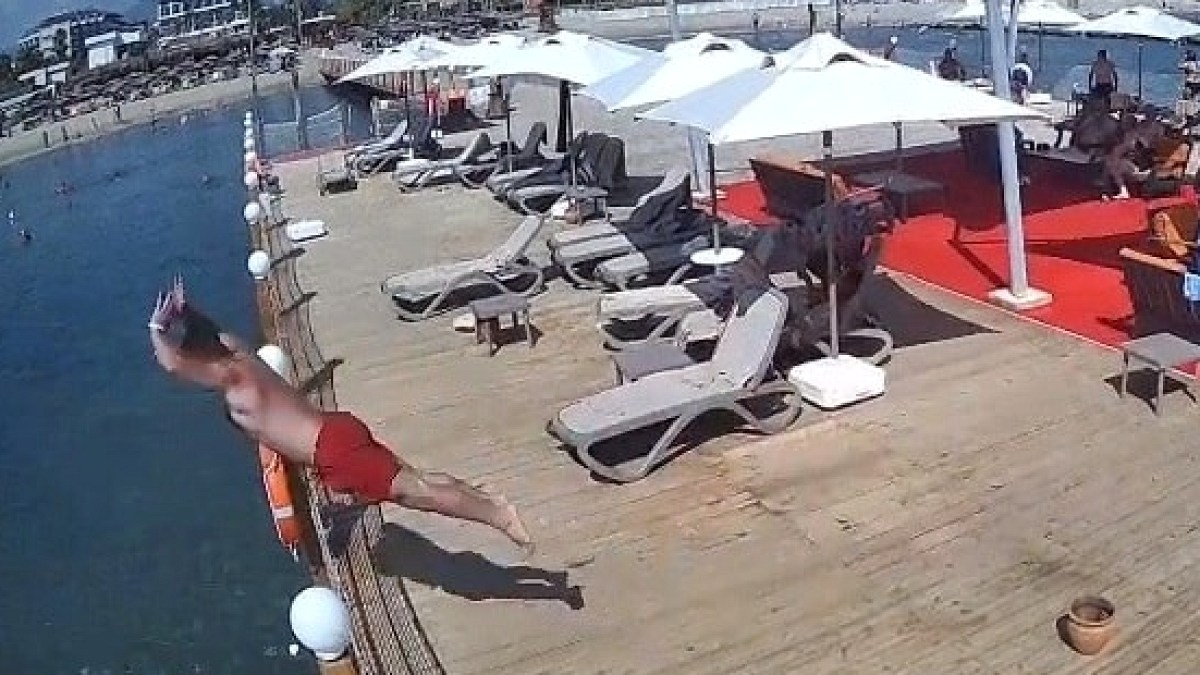 Antalya'da Tehlikeli Atlayış Hayatını Kaybetti
