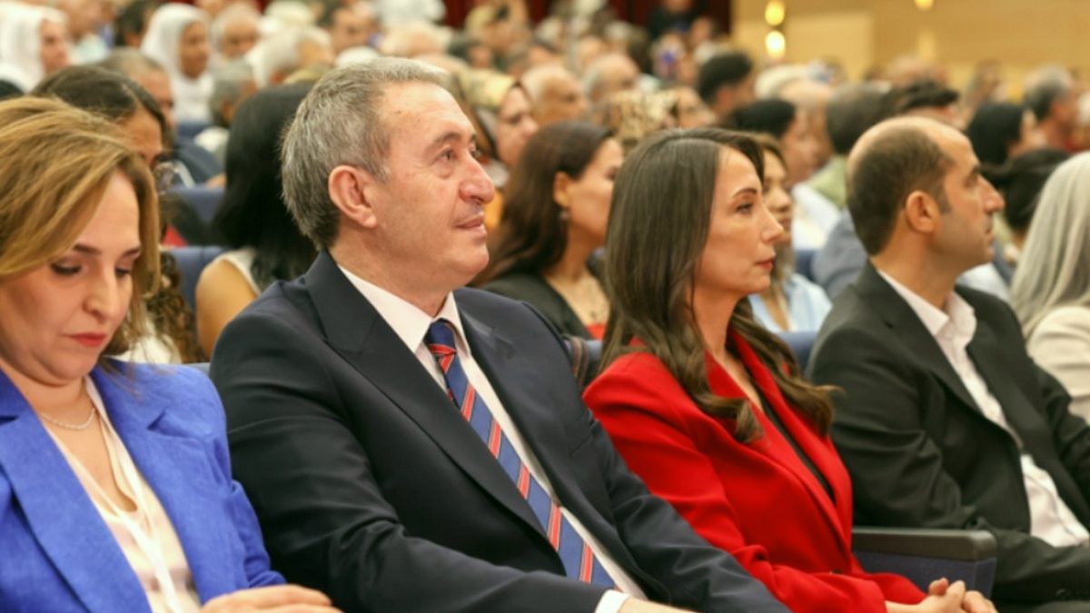 DEM Parti'de Eş Genel Başkanlık Yeniden Belirlendi: Bakırhan ve Hatimoğulları Güven Tazeledi