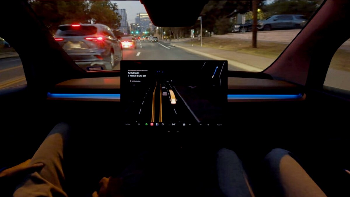 Direksiyonsuz Tesla Cybercab Trafikte: Otonom Sürüş Devrimi Başladı
