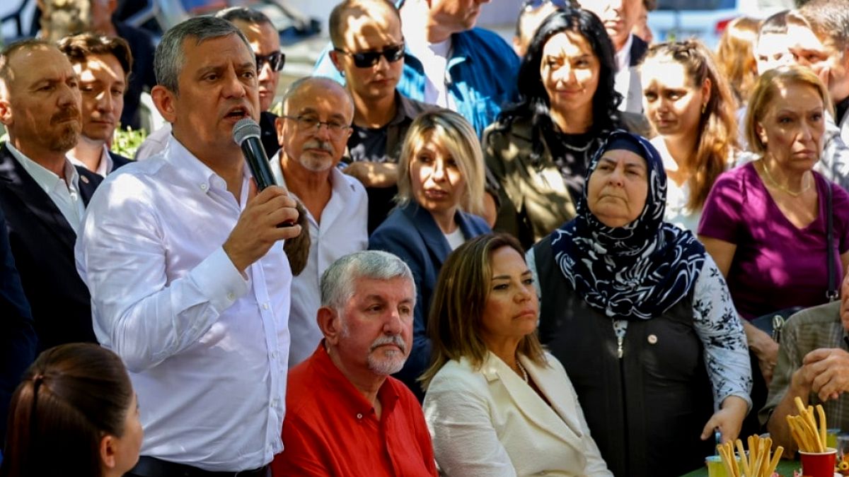 Özgür Özel'den Köprü ve Otoyol Özelleştirmelerine Sert Tepki: 'Gişeleri Yıkacağız'