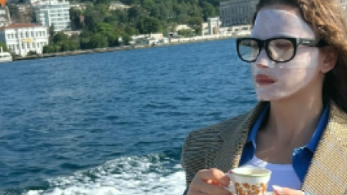 Serenay Sarıkaya Reklam Kampanyasıyla Göz Doldurdu: 2 Milyon Dolar İddiası