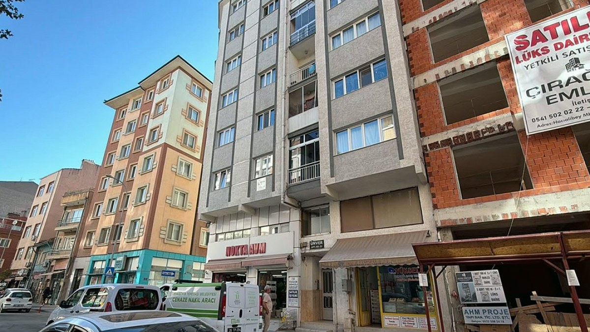 Eskişehir'de Kadın Evinde Ölü Bulundu, Ölüm Nedeni Araştırılıyor