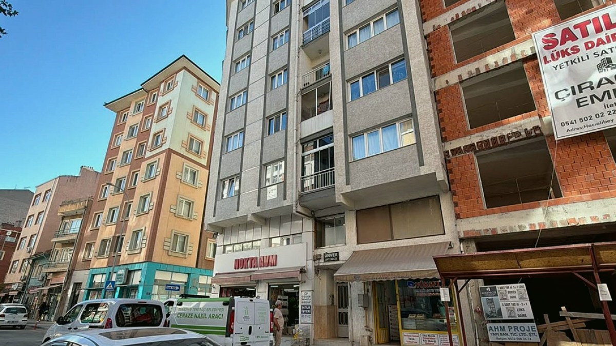 Kardeşinin Yatağında Ölü Bulunan Kadının Ölüm Nedeni Araştırılıyor