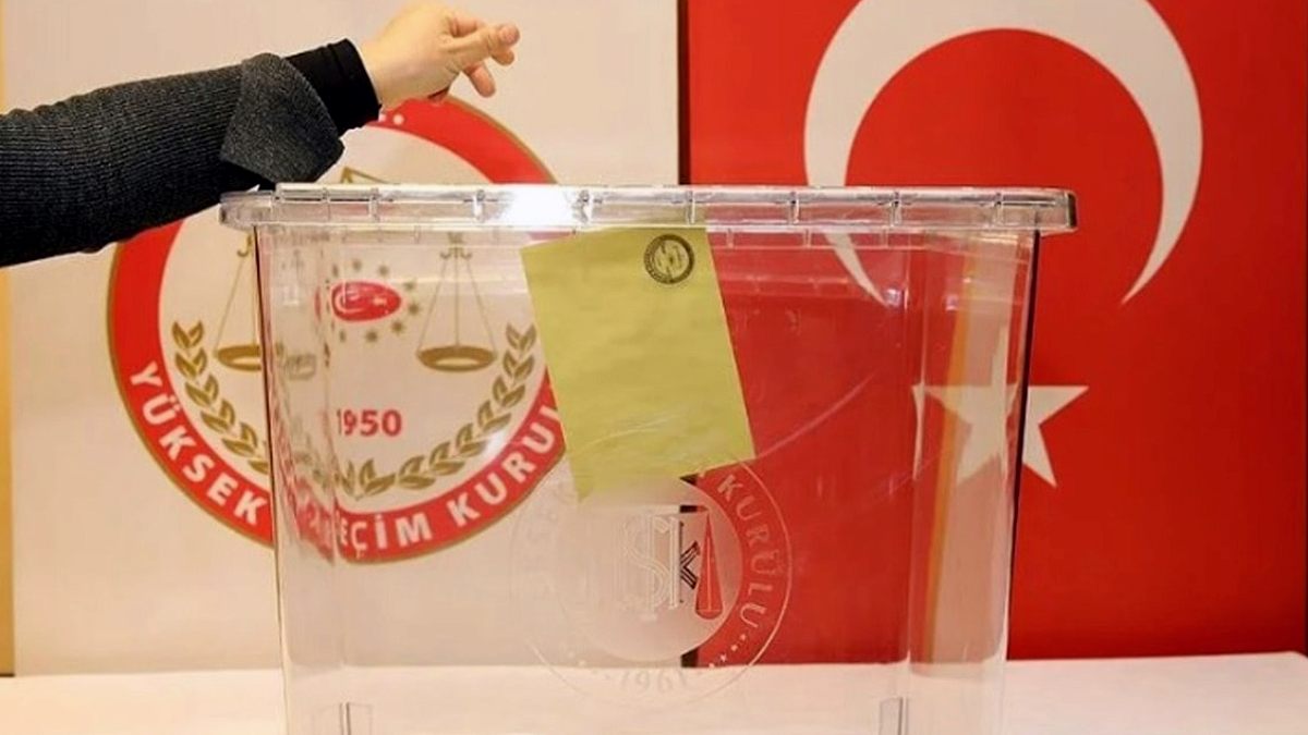 Mahfi Eğilmez'den OVP Yorumu: 2027 Seçimleri İçin Erken Sinyaller Mi?
