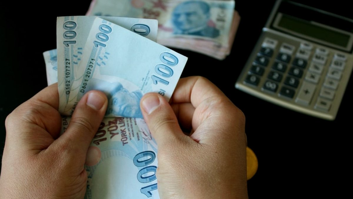 Memur ve Emekli Maaşlarına Ocak 2027'de Önemli Zam Geliyor: Detaylı Maaş Listeleri Açıklandı