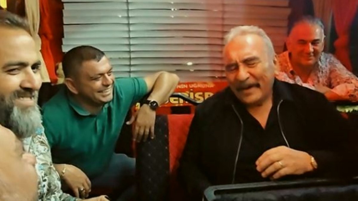 Ümit Besen Konsere Nostaljik Minibüsle Gitti: Kayseri'de Zamanda Yolculuk