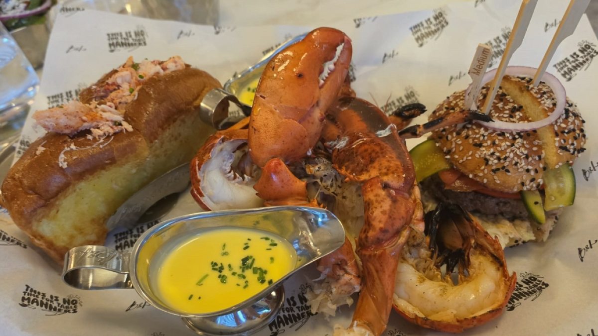 Dünyaca Ünlü Burger & Lobster İstanbul'da Açıldı: Istakoz Menüsü Şaşırttı