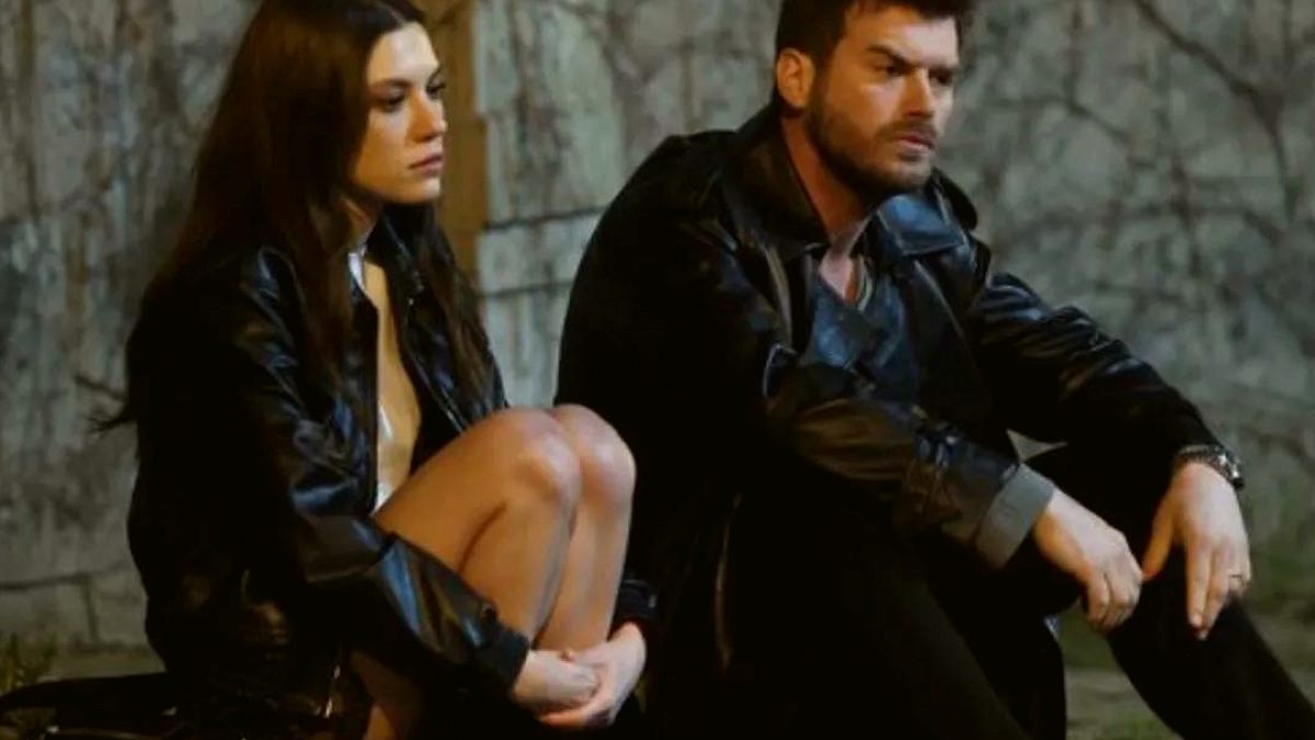 Yüsra Geyik'ten Kıvanç Tatlıtuğ İtirafı: "Ona Ders Notu Verdim!"